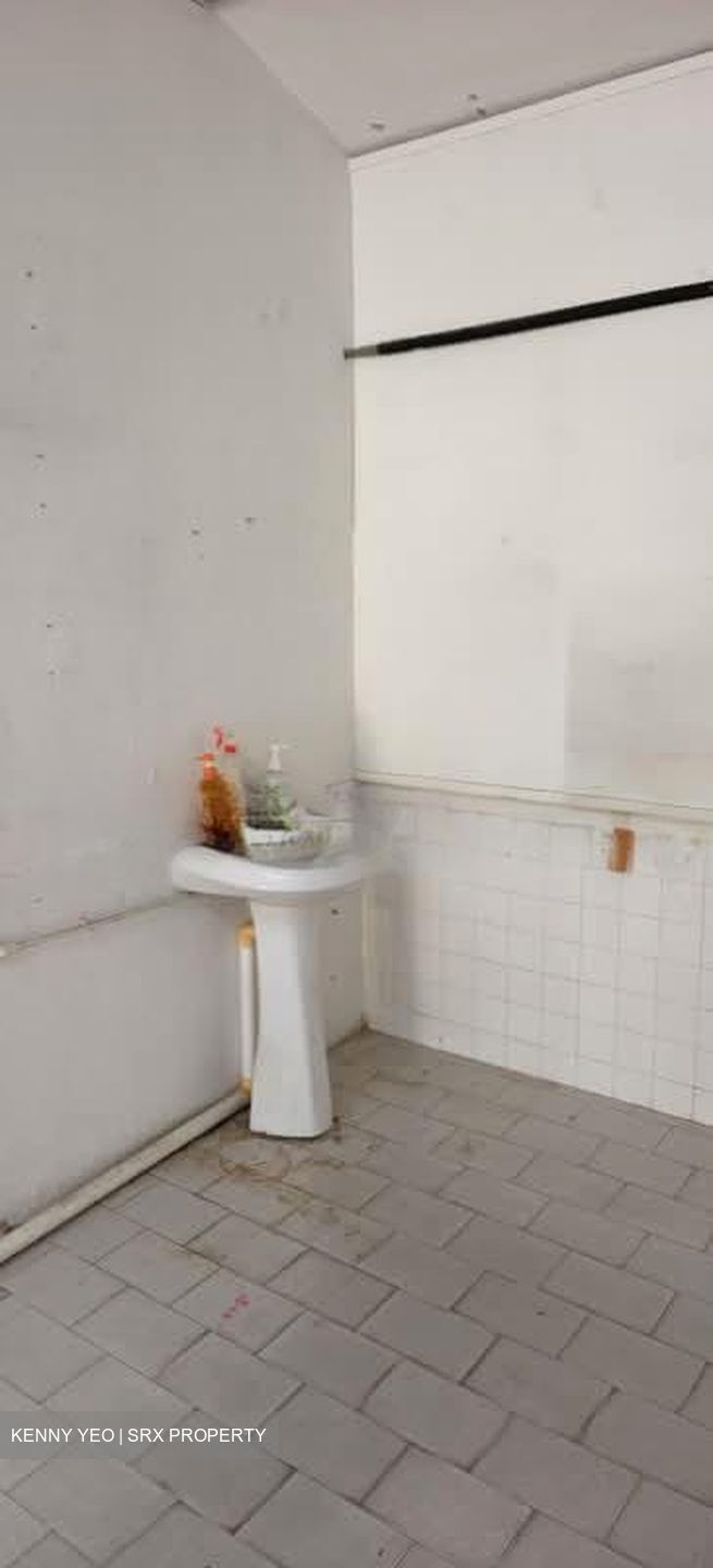 Tampines Street 42 (D18), Shop House #552435621